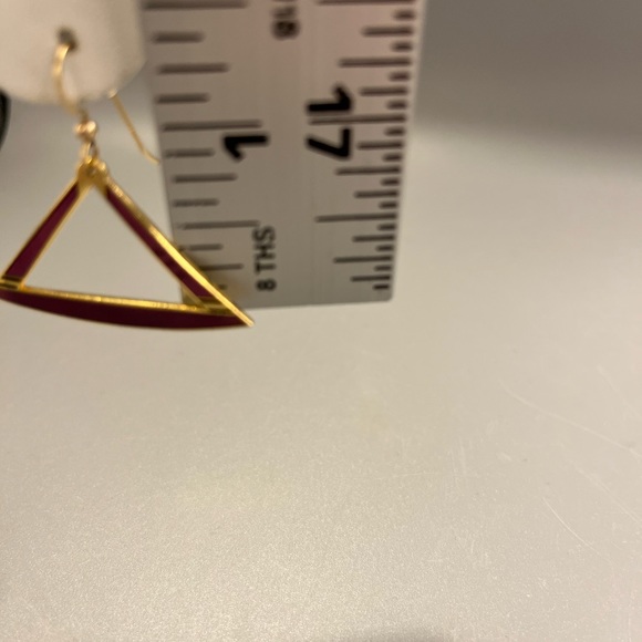 Pair of vintage, Isle of Skye, triangle shaped Earrings for pierced ears. - Picture 6 of 12